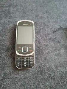 Четыре мобильных телефона