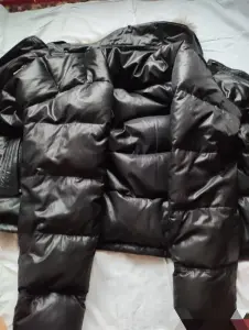 Куртка пуховик зимний утепленный глянцевый..