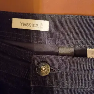 Вельветовые брюки C&A