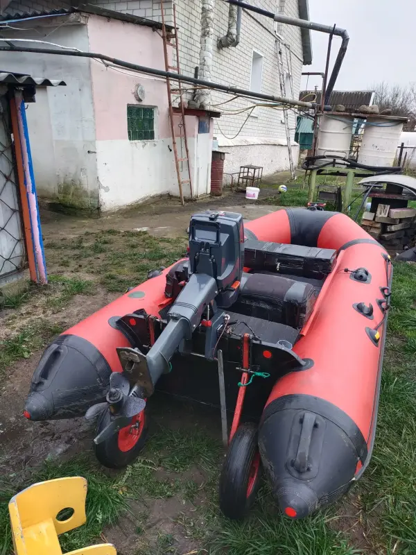 Лодка ПВХ АКВА 280 с мотором.