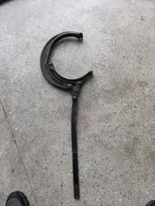 Ключ для бортировки шин