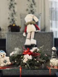 Волшебная рождественская композиция из живой хвои.