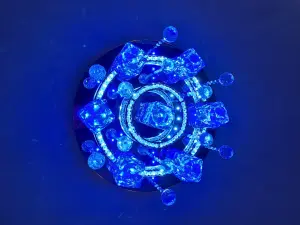 Люстра + 6 светильников (лампочки - в подарок)