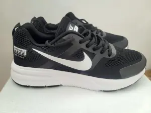 Новые мужские кроссовки Nike