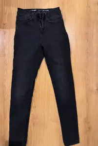 Продам женские джинсы colin’s, р-р xs-s