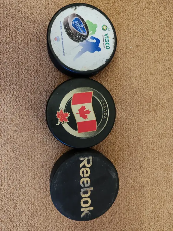 Хоккейные шайбы