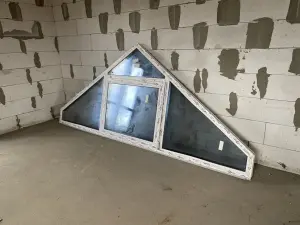 Треугольное окно