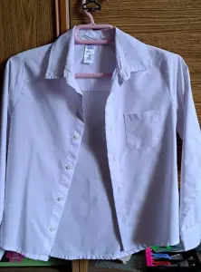 Рубашки белые на мальчика 5-7лет, б.у-2шт