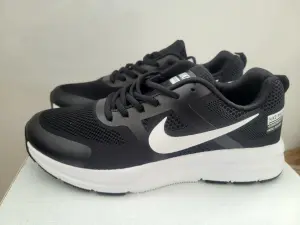 Новые мужские кроссовки Nike