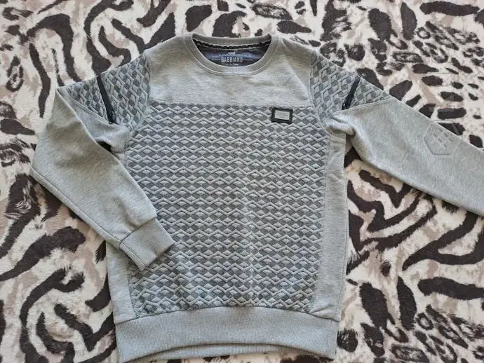 Свитер S (cм.замеры)