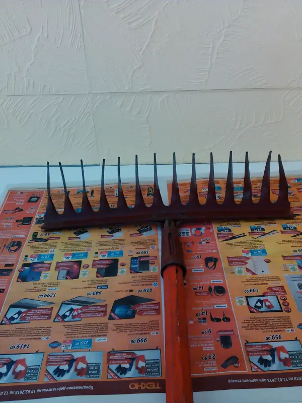 Грабли с черенком