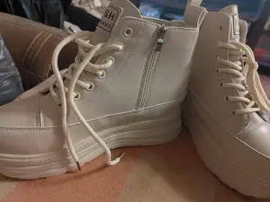 Ботинки женские