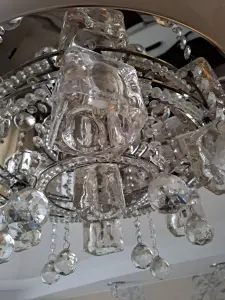 Люстра + 6 светильников (лампочки - в подарок)