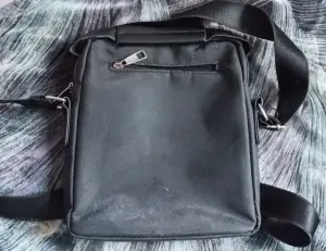 Продам мужскую кожаную сумку через плечо