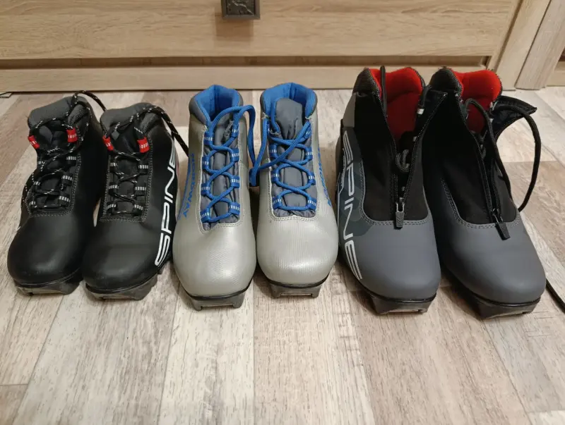 Продам лыжные ботинки 45,44,52,37,35р-ры