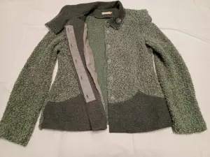 Женский костюм с юбкой.