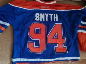 Майка канадского хоккеиста