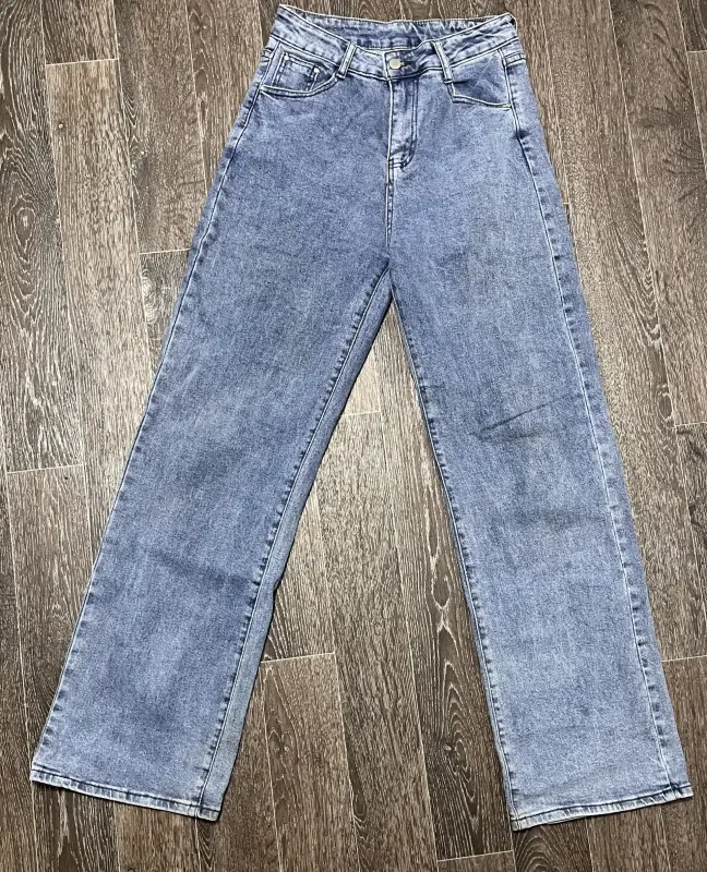 Голубые джинсы