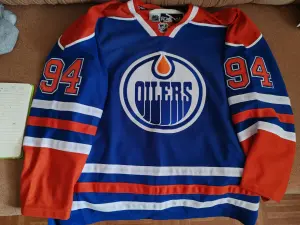 Майка канадского хоккеиста