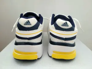 Новые мужские кроссовки adidas