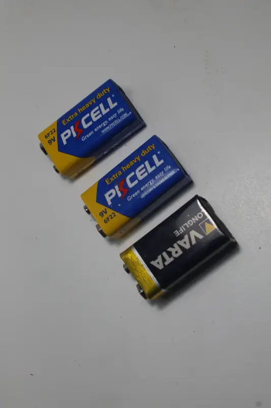 Батареи "КРОНА" 9 вольт в комплекте из трех штук