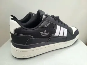 Новые мужские кроссовки adidas