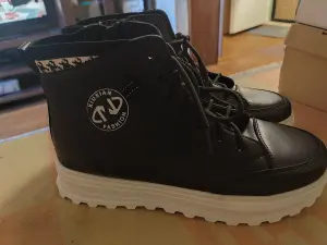 Ботинки женские