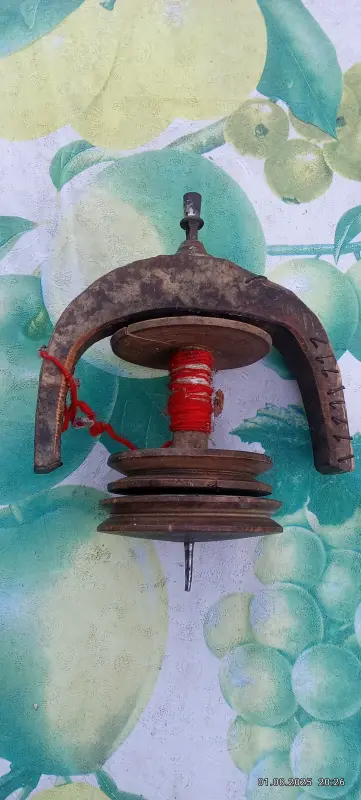 Детали от старинной прялки