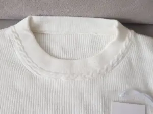 свитер НОВЫЙ-красивый и практичный подарок