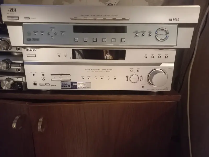 два ресивера  сони и jvc