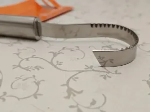 Нож-декоратор для масла, мороженого и т.п.