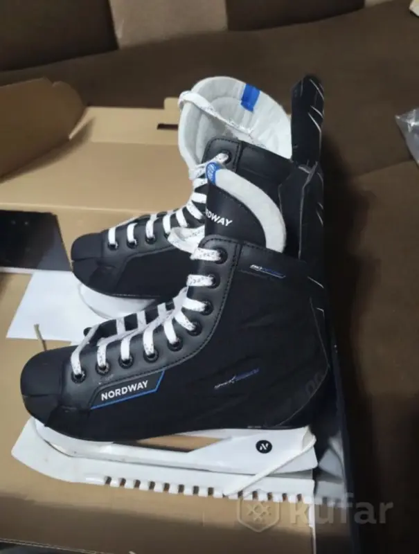 Коньки хоккейные