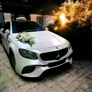 Свадебные украшения на машину