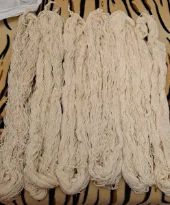 Пряжа-нитки из шерсти овец-осталось 690гр