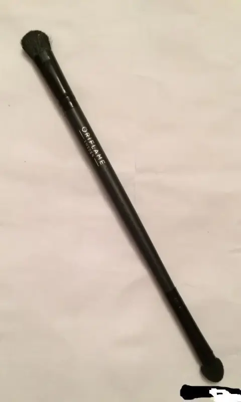 Двусторонняя кисть для теней