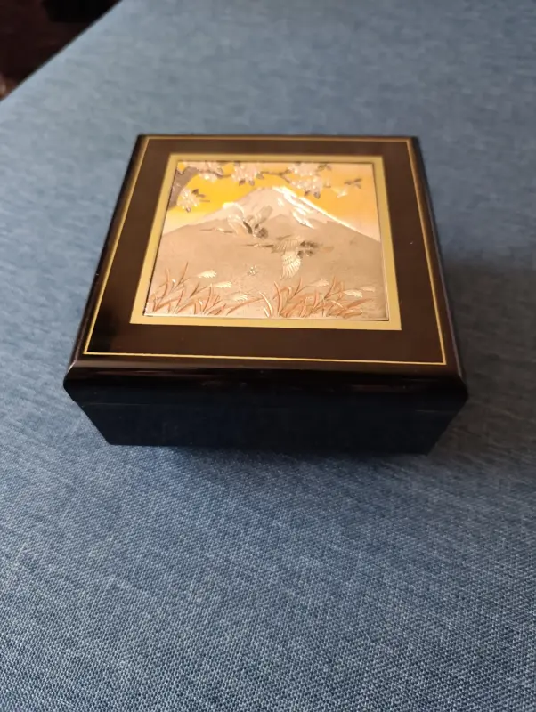 Антиквариат, искусство - Шкатулка японская музыкальная - Вся Беларусь Шкатулка японская музыкальная - Вся Беларусь - 234077 - Доска объявлений Kupika.by