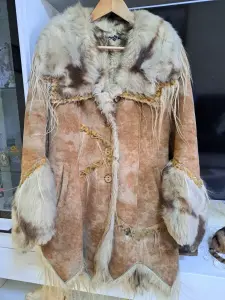 Дубленка стильная с толстым искусств.мехом внутри, р.44-46, б.у