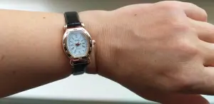 Часы кварцевые, новые-2шт