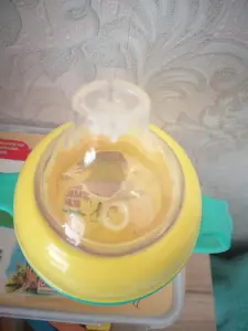 Поильник-непроливайка желтый, новый