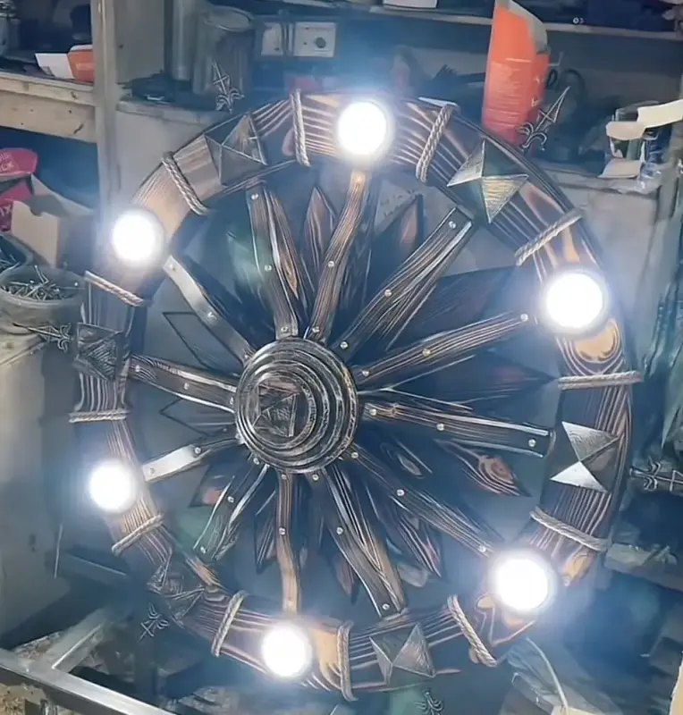 Люстры колеса факела