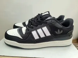 Новые мужские кроссовки adidas