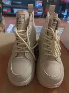 Ботинки женские