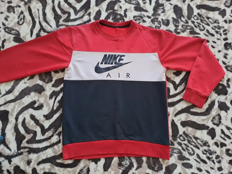 Свитер NIKE р.158-164 (см.замеры)