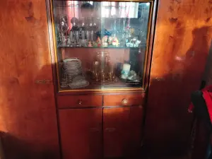 Шкаф -сервант