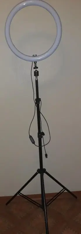 Кольцевая лампа на штативе - для фото-видео , макияжа, освещения....