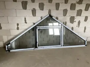 Треугольное окно