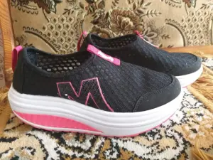 Кроссовки новые, р.36, белые и черные-2пары