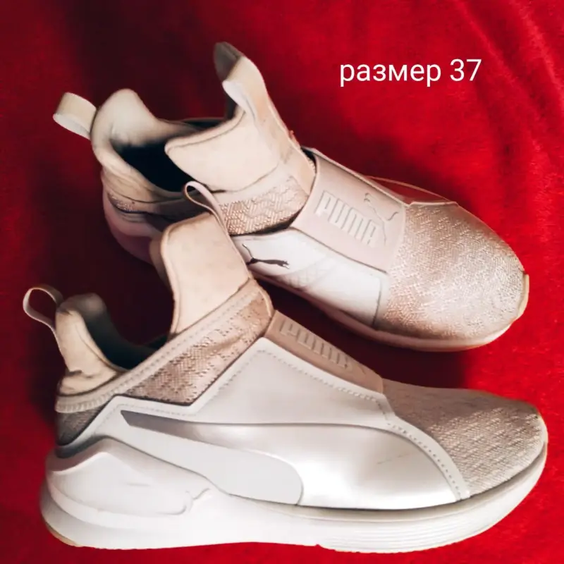 Кроссовки женские