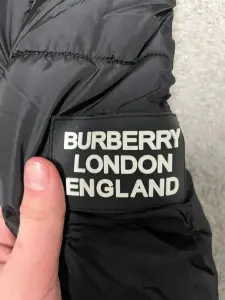 Пуховик-жилетка Burberry