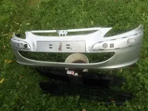 Бампер решётка бампера Пежо 307 комплект